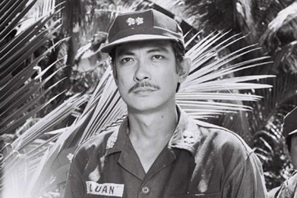 Nhân vật Đại tá Nguyễn Thành Luân trong Ván bài lật ngửa đã khắc ghi vào lịch sử điện ảnh cách mạng Việt Nam qua diễn xuất của Chánh Tín.