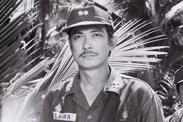 Nhân vật Đại tá Nguyễn Thành Luân trong Ván bài lật ngửa đã khắc ghi vào lịch sử điện ảnh cách mạng Việt Nam qua diễn xuất của Chánh Tín.