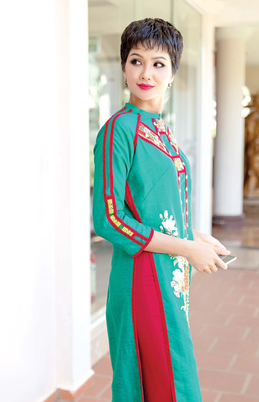 Bộ sưu tập “Sắc màu Tây Nguyên” được lấy cảm hứng từ thổ cẩm của các dân tộc Tây Nguyên (ảnh nhân vật cung cấp).