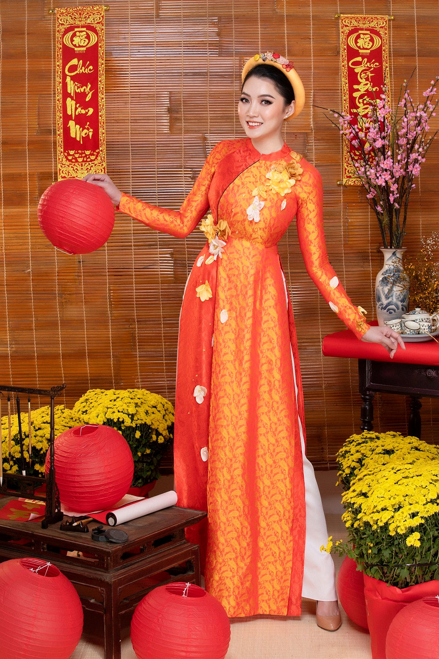  Sau Tết, cô bắt tay vào những công việc đầu năm ở thẩm mỹ viện.