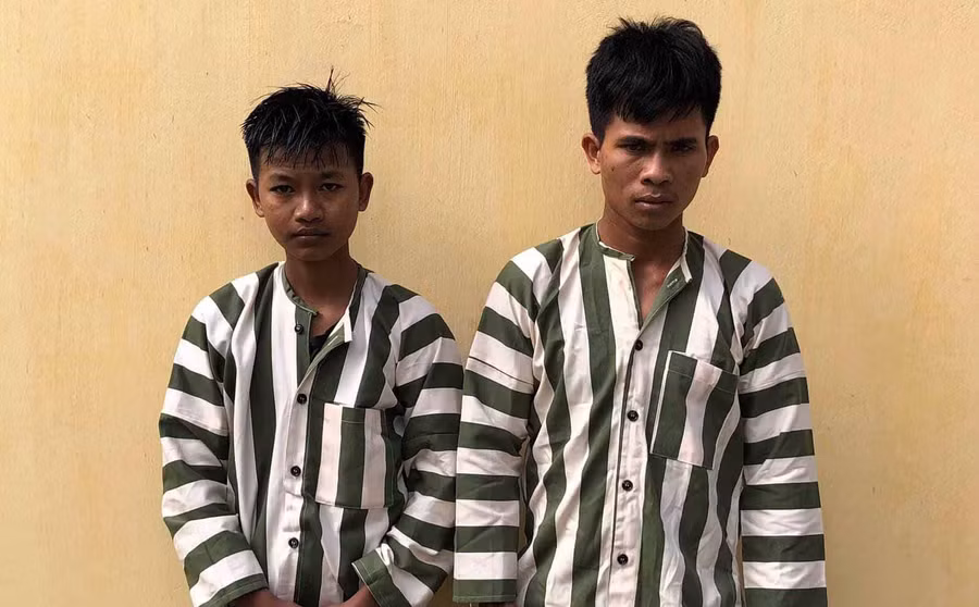 Rah Lan Vương và Rah Lan Tâng tại Cơ quan Công an. Ảnh: Lê Quyên