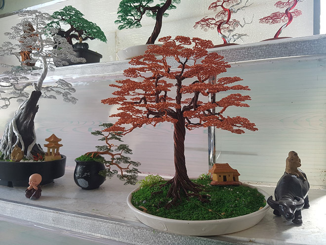 Cây bonsai bằng dây đồng do anh Ngọc Anh sáng tạo - Ảnh: Tấn Đạt Cây bonsai bằng dây đồng do anh Ngọc Anh sáng tạo - Ảnh: Tấn Đạt
