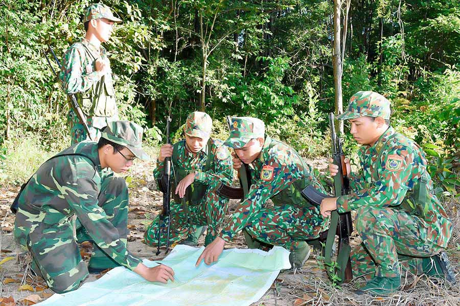  Chiến sĩ đồn Biên phòng Ia Mơr tuần tra bảo vệ biên giới. Ảnh: Đ.T