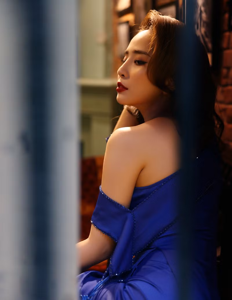 Đồng thời, NTK Cao Minh Tiến cũng muốn khẳng định sự “biến ảo” không giới hạn của áo dài - trang phục truyền thống được mọi phụ nữ Việt yêu thích.