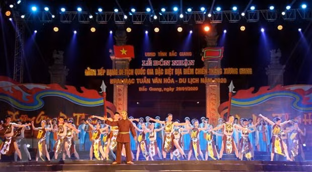 Chương trình nghệ thuật tại buổi lễ. (Ảnh: Đồng Thúy/TTXVN) Chương trình nghệ thuật tại buổi lễ. (Ảnh: Đồng Thúy/TTXVN)