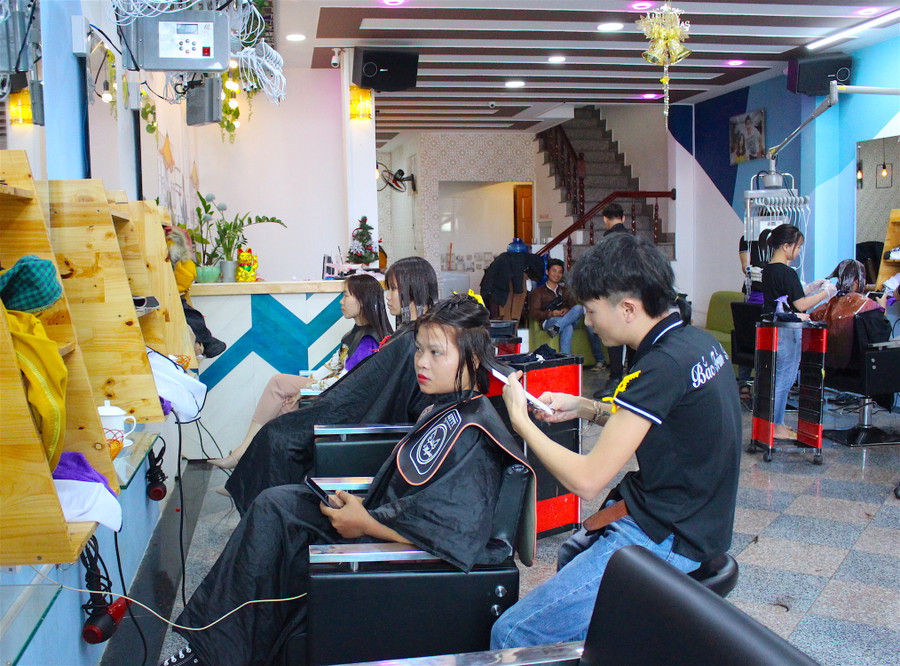 Salon Bắc Trần Tiến-Pleiku gần như kín chỗ trong dịp cuối n/̆m. Ảnh: Mộc Trà