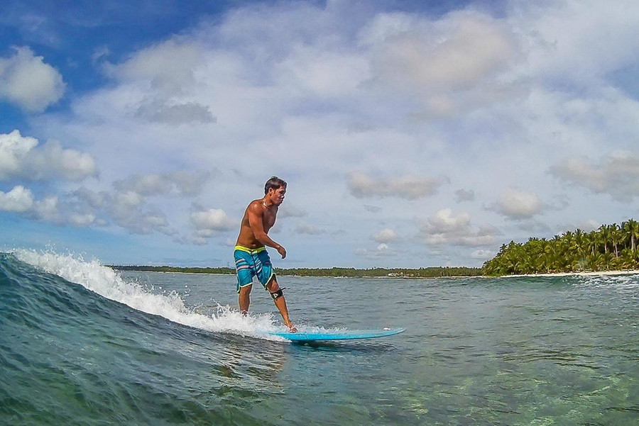  Lướt sóng là môn thể thao ưa thích ở Siargao - Ảnh: Love and Road
