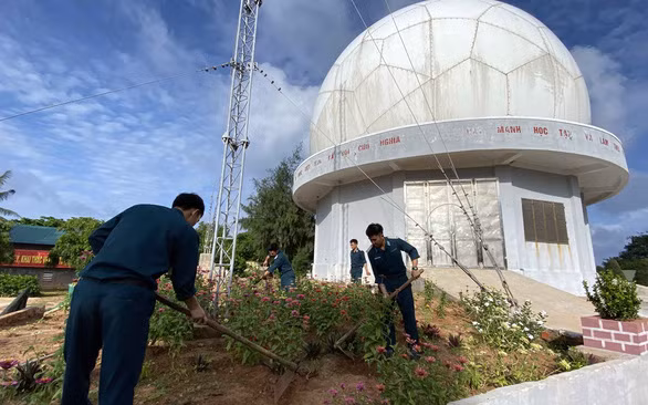 Một góc của trạm rađa 55 khi xuân về - Ảnh: TỰ TRUNG