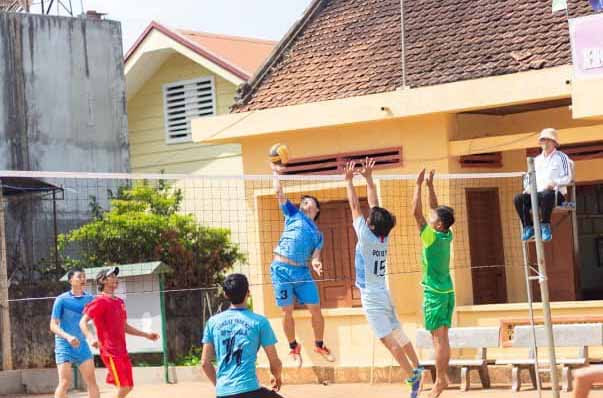 Các cầu thủ thi đấu rất năng nổ, tích cực. Ảnh: Lê Hòa 