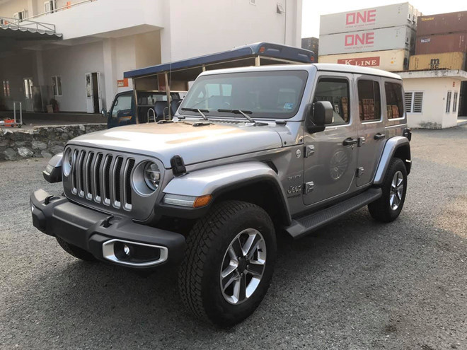 Jeep Wrangler Sahara 2020 về Việt Nam có màu bạc lạ mắt 