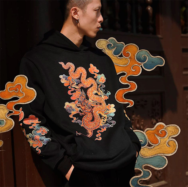  Thiết kế áo có hình rồng của NTK Xuân Lam