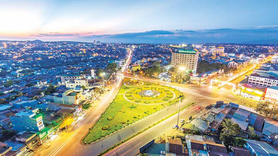  Một góc TP. Pleiku về đêm. Ảnh: PHAN NGUYÊN