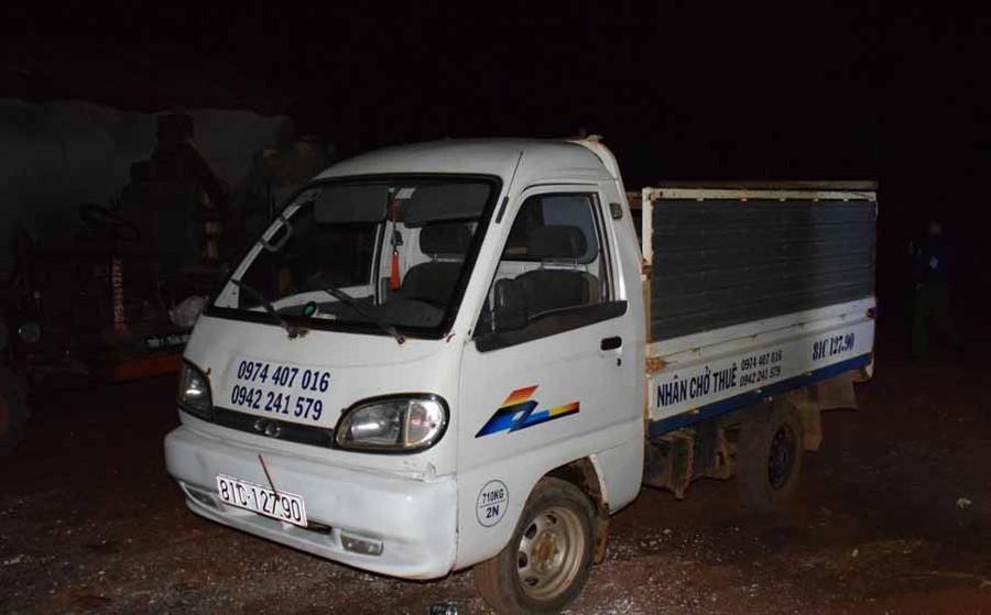 Chiếc xe tải mà đối tượng dùng để chở pháo. Ảnh: Văn Ngọc