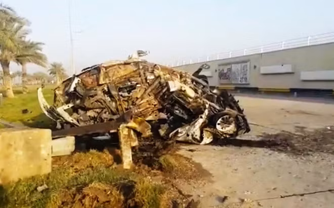 Chiếc ô tô chở tướng Qassem Soleimani chỉ còn là đống sắt vụn sau khi trúng tên lửa Hellfire. - Ảnh: Telegraph.co.uk