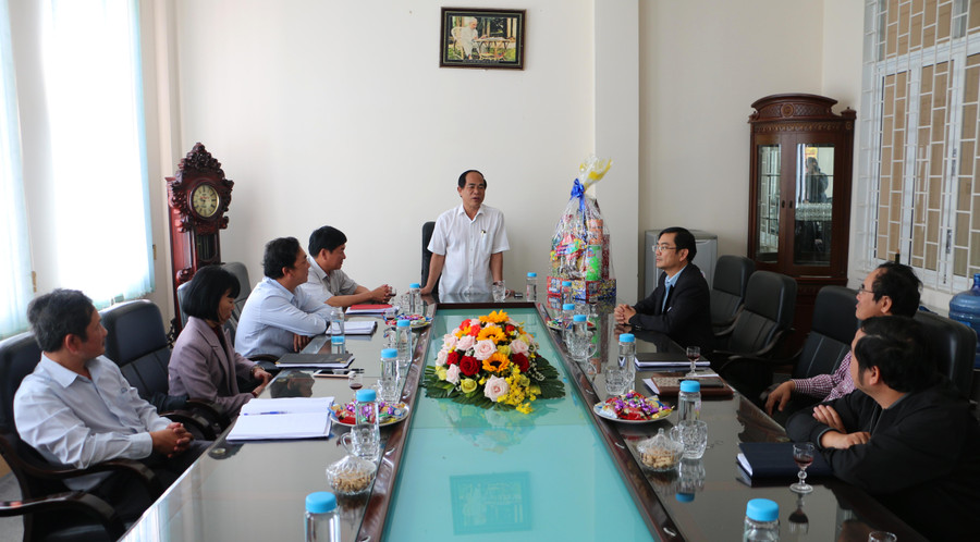 Chủ tịch UBND tỉnh Võ Ngọc Thành chúc tập thể lãnh đạo, cán bộ, viên chức, người lao động Báo Gia Lai đón Tết an lành, hạnh phúc. Ảnh: Q.T Chủ tịch UBND tỉnh Võ Ngọc Thành chúc tập thể lãnh đạo, cán bộ, viên chức, người lao động Báo Gia Lai đón Tết an lành, hạnh phúc. Ảnh: Q.T