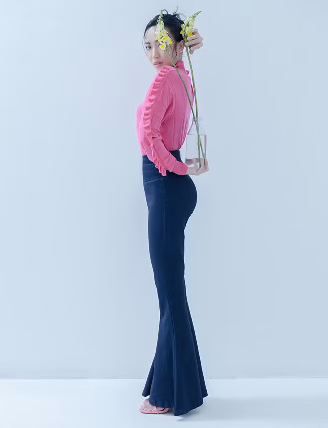 Nữ diễn viên Anh trai yêu quái diện các mẫu thiết kế mang tính ứng dụng cao với gam màu dễ phối theo xu hướng thời trang xuân hạ - Ảnh: Trí Nghĩa