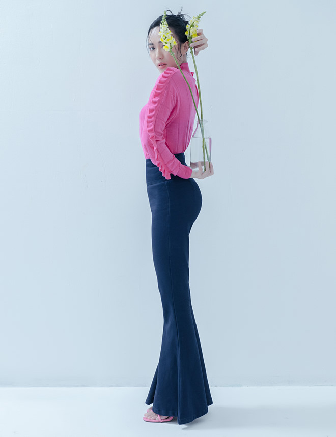 Nữ diễn viên Anh trai yêu quái diện các mẫu thiết kế mang tính ứng dụng cao với gam màu dễ phối theo xu hướng thời trang xuân hạ - Ảnh: Trí Nghĩa