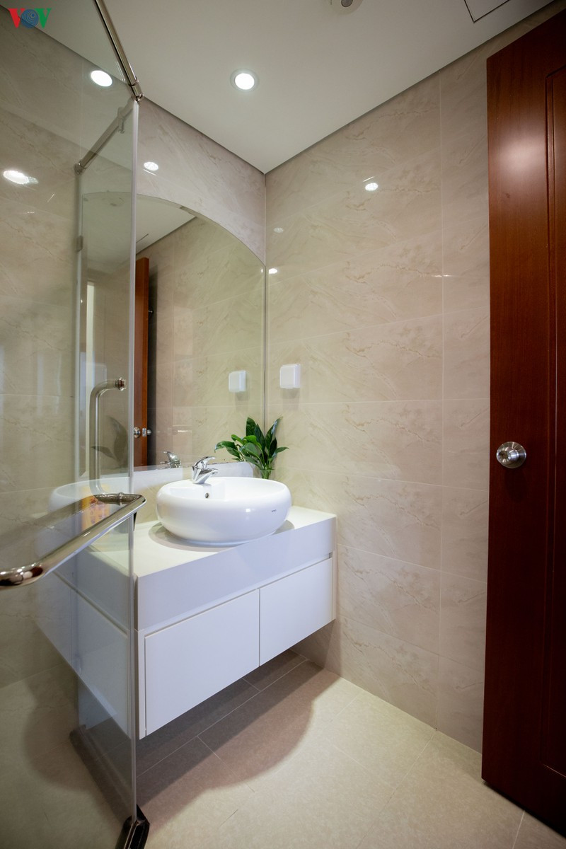 Khu vực vệ sinh khoảng 7m2 nhưng đầy đủ tiện nghi. Khu vực vệ sinh khoảng 7m2 nhưng đầy đủ tiện nghi.