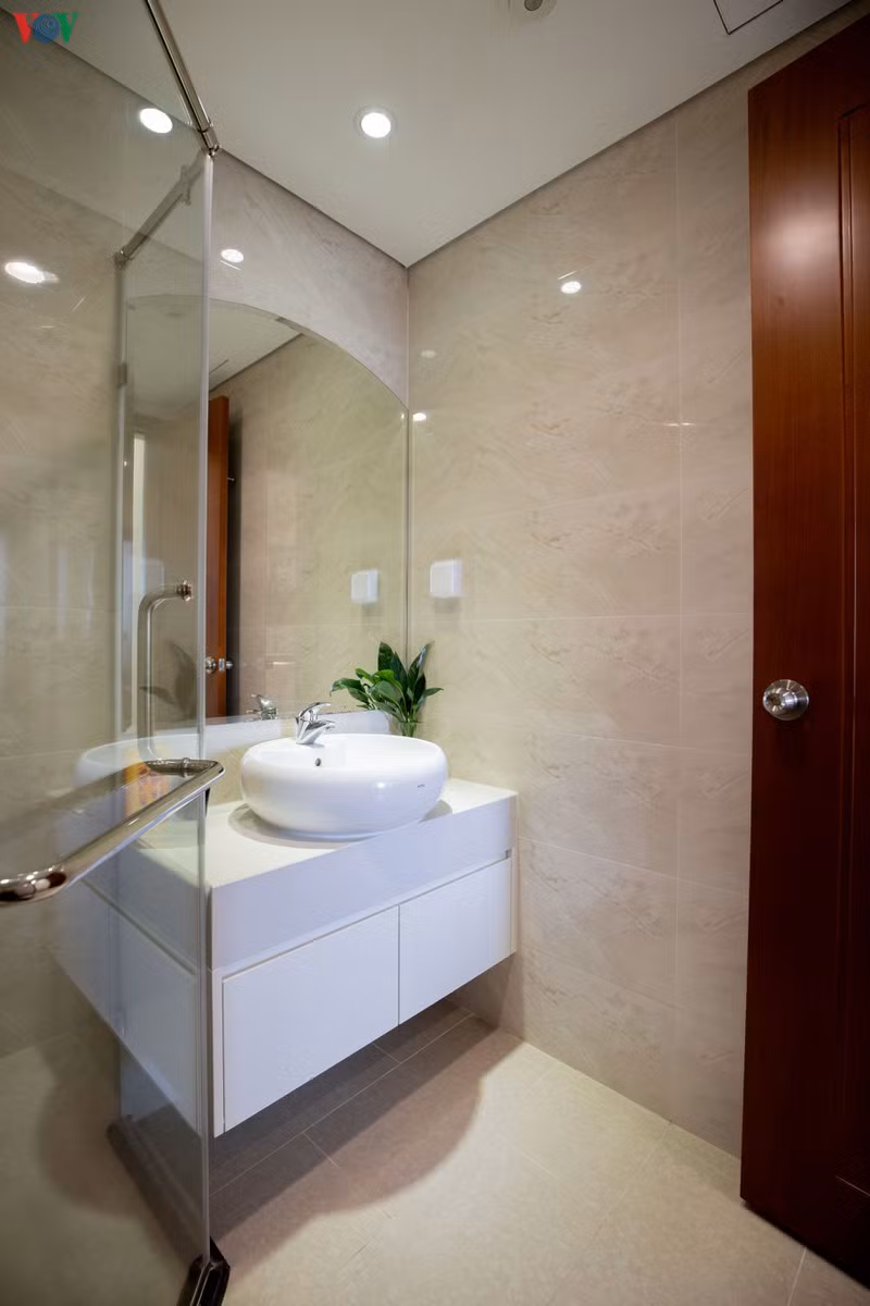 Khu vực vệ sinh khoảng 7m2 nhưng đầy đủ tiện nghi.