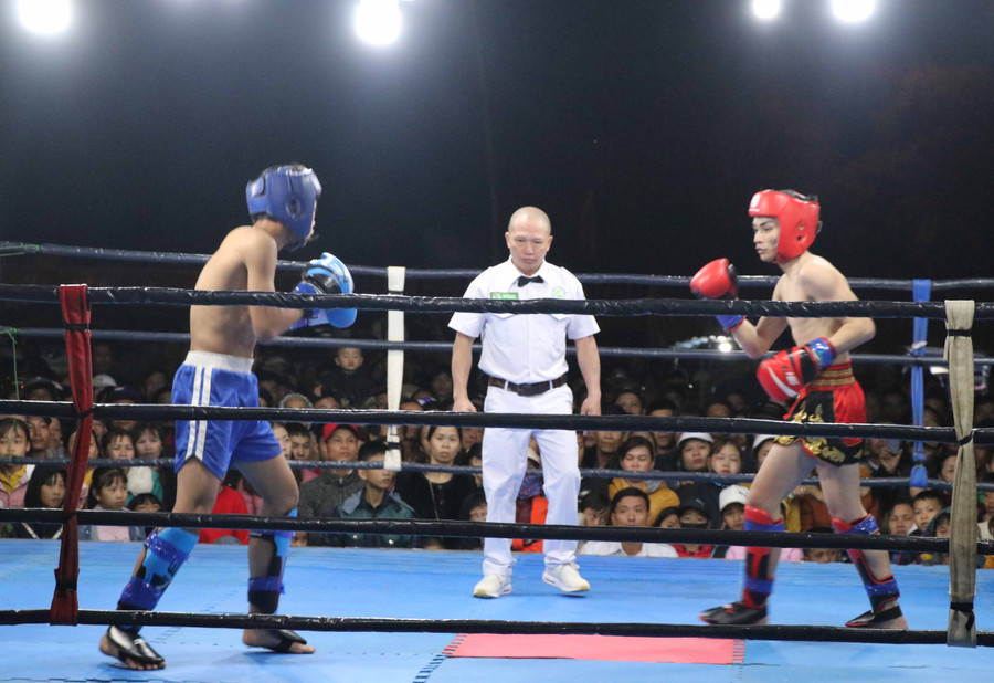 Các võ thi tham gia thi đấu sôi nổi. Ảnh: Ngọc Minh