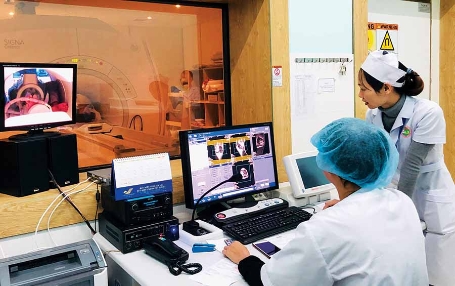  Máy chụp cộng hưởng từ.