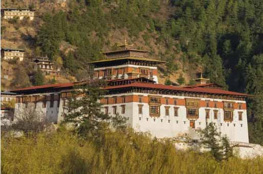  Bhutan được mệnh danh là Vương quốc Phật giáo. Ảnh chụp tu viện Rinpung Dzong, quận Paro. Ảnh: Bangkok Post