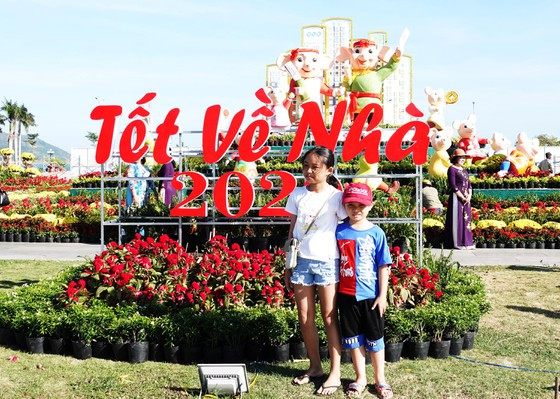 Công trình thể hiện sức sống, nét tươi vui mới mẽ và đầm ấm yên vui của tết cổ truyền của dân tộc Công trình thể hiện sức sống, nét tươi vui mới mẽ và đầm ấm yên vui của tết cổ truyền của dân tộc