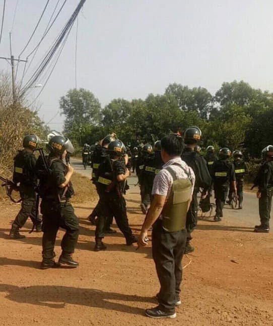 Lực lượng chức năng phong toả hiện trường.