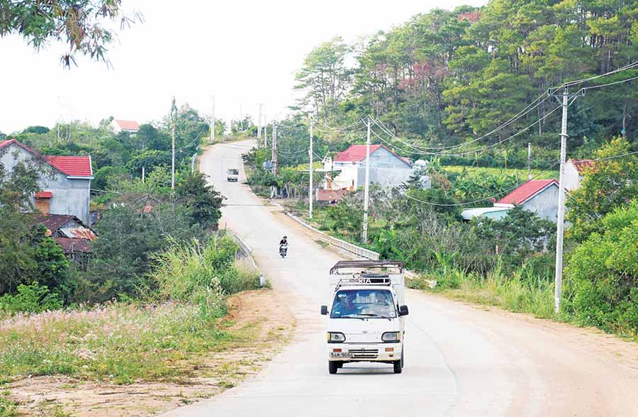 Các tuyến đường giao thông trên địa bàn huyện Kbang được quan tâm đầu tư phục vụ nhu cầu đi lại của người dân. Các tuyến đường giao thông trên địa bàn huyện Kbang được quan tâm đầu tư phục vụ nhu cầu đi lại của người dân.