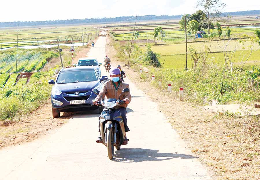  Đường giao thông nông thôn từ xã A Dơk đi thị trấn Đak Đoa.
