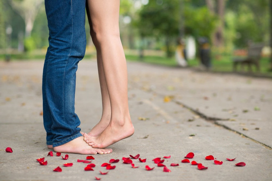 Quan hệ tình dục an toàn để tránh lây bệnh.