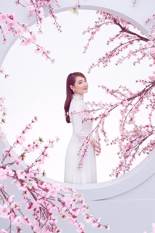 Bước chân vào showbiz, Nhã Phương xây dựng hình tượng 