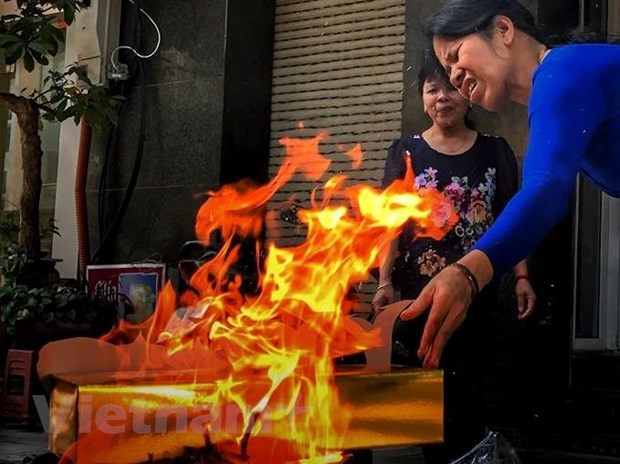 Giáo hội Phật giáo Việt Nam đề nghị người dân không đốt vàng mã. (Ảnh: PV/Vietnam+) Giáo hội Phật giáo Việt Nam đề nghị người dân không đốt vàng mã. (Ảnh: PV/Vietnam+)