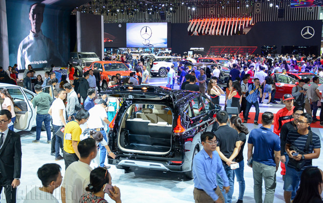 Đến hết quý I.2019, số lượng ô tô nhập khẩu hút khách tại Việt Nam dần đáp ứng nhu cầu thị trường - Ảnh: Trần Hoàng Đến hết quý I.2019, số lượng ô tô nhập khẩu hút khách tại Việt Nam dần đáp ứng nhu cầu thị trường - Ảnh: Trần Hoàng