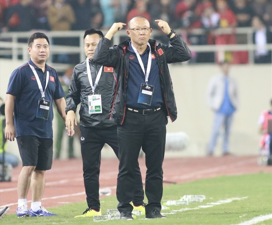 Huấn luyện viên Park Hang-seo rất mong Công Phượng sẽ tìm lại chính mình tại V.League 2020. Ảnh: HA
