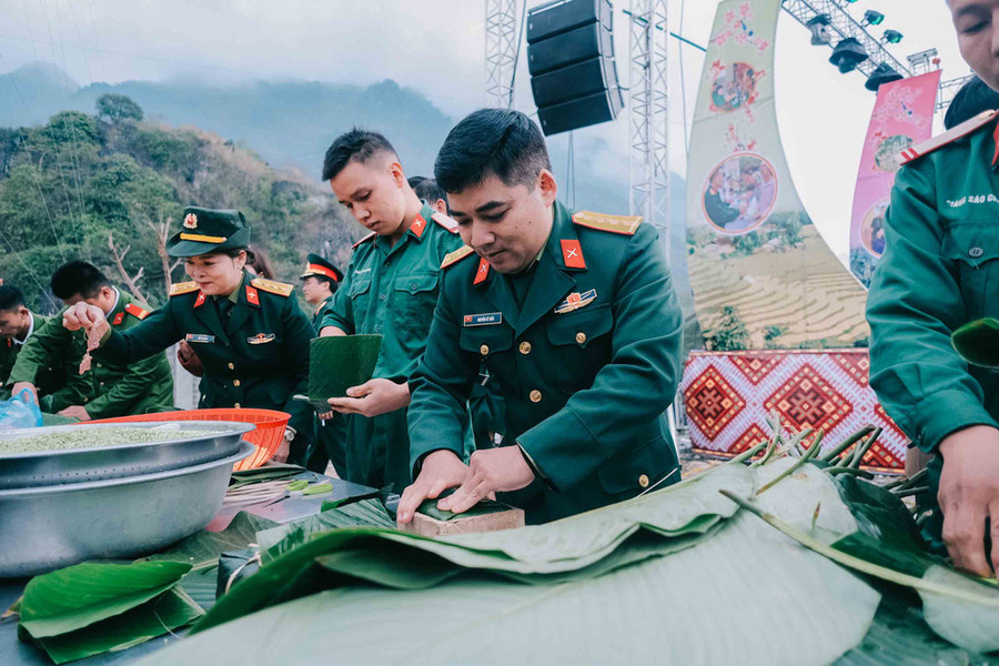 Những chiếc bánh chưng sau khi được gói, nấu sẽ được trao tặng cho những gia đình có hoàn cảnh khó khăn trên địa bàn - Ảnh: MAI THƯƠNG