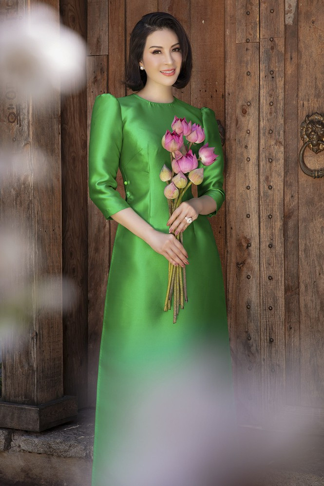  Theo cô, cuộc sống hiện phát triển, thậm chí trong ba ngày tết siêu thị mở cửa, nhà hàng, quán ăn đầy đủ nên cô không sắm sửa gì nhiều.