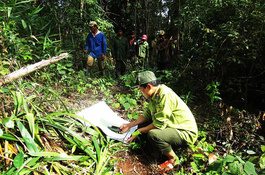 Lực lượng kiểm lâm của Vườn Quốc gia Kon Ka Kinh phối hợp với các hộ dân tổ chức tuần tra kiểm soát khu vực rừng nhận khoán. Lực lượng kiểm lâm của Vườn Quốc gia Kon Ka Kinh phối hợp với các hộ dân tổ chức tuần tra kiểm soát khu vực rừng nhận khoán.