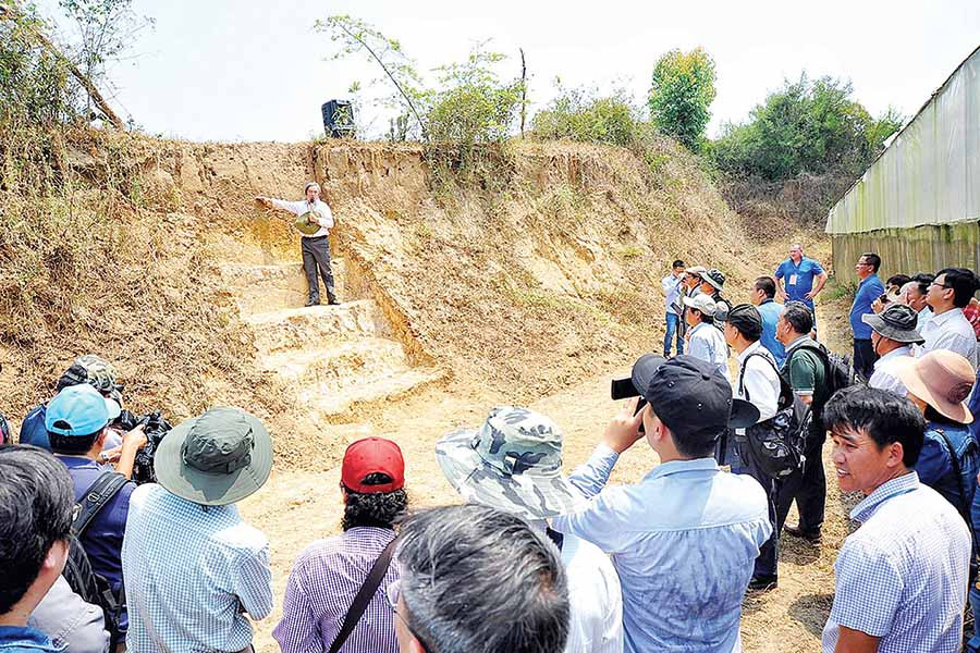 Địa tầng văn hóa cùng các hiện vật quý giá tại Di tích sơ kỳ Đá cũ Rộc Tưng-Gò Đá được giới khảo cổ học quan tâm. Ảnh: A.P