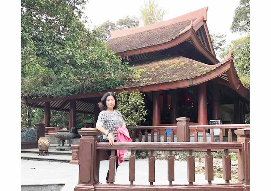 Bên ngoài đền thờ Bác Hồ. Ảnh: T.L.H  Bên ngoài đền thờ Bác Hồ. Ảnh: T.L.H