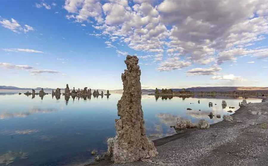 Hồ Mono tuyệt đẹp ở Mỹ là phiên bản hiện đại của những hồ nước bí ẩn từng tinh ra thủy tổ muôn loài - ảnh: Mathew Dillon