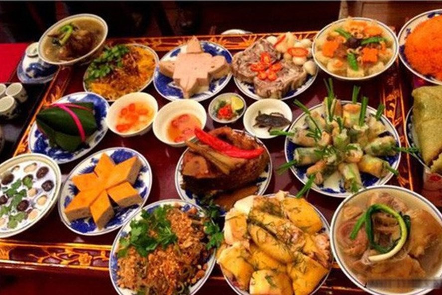 Mâm cỗ cúng 30 Tết không cần quá cầu kì, miễn là thành tâm. Ảnh: ST.