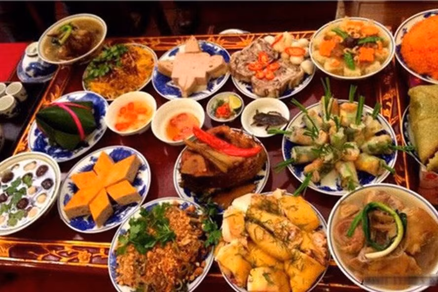 Mâm cỗ cúng 30 Tết không cần quá cầu kì, miễn là thành tâm. Ảnh: ST.