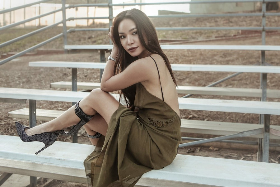 Karraminah Clarisse (tên gọi khác là KC Del Rosario) sinh ra trong gia đình giàu có, từ nhỏ đã sống trong nhung lụa. Gu thời trang bốc lửa và sang chảnh của cô nàng cũng là yếu tố thu hút giới truyền thông. Karraminah Clarisse (tên gọi khác là KC Del Rosario) sinh ra trong gia đình giàu có, từ nhỏ đã sống trong nhung lụa. Gu thời trang bốc lửa và sang chảnh của cô nàng cũng là yếu tố thu hút giới truyền thông.