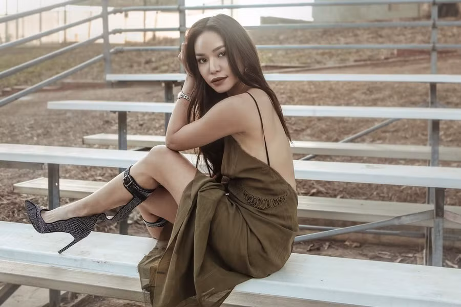  Karraminah Clarisse (tên gọi khác là KC Del Rosario) sinh ra trong gia đình giàu có, từ nhỏ đã sống trong nhung lụa. Gu thời trang bốc lửa và sang chảnh của cô nàng cũng là yếu tố thu hút giới truyền thông. 