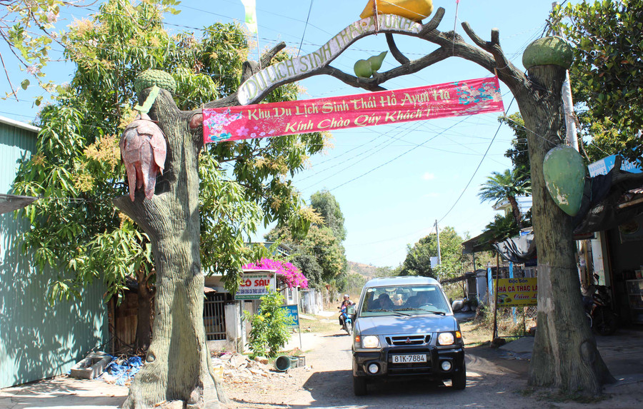  Đường vào khu du lịch sinh thái Ayun Hạ. Ảnh: Nguyễn Diệp