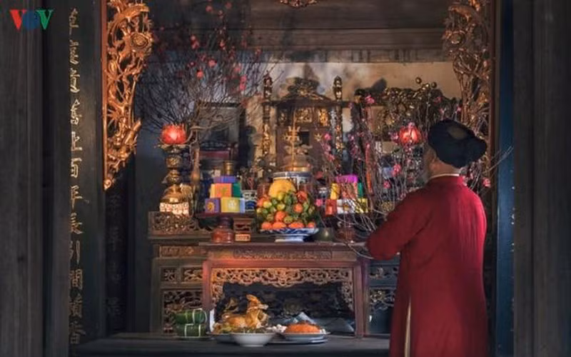  Theo Thượng tọa Thích Đạo Hiển- Phó Trưởng Ban Trị sự GHPGVN tỉnh Quảng Ninh, bàn thờ trong mỗi gia đình là nơi linh thiêng, nơi ngự của Phật, của Thánh, của các thế hệ gia tiên.