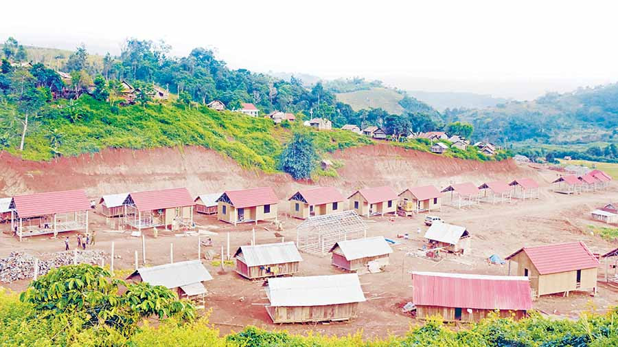 Những ngôi nhà mới đang dần hoàn thiện để người dân làng Hà Đừng 1 kịp đón Tết. Ảnh: M.N Những ngôi nhà mới đang dần hoàn thiện để người dân làng Hà Đừng 1 kịp đón Tết. Ảnh: M.N