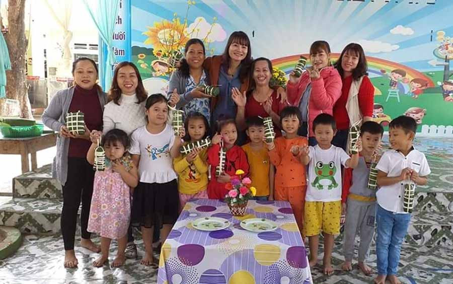  Cô trò Trường Mầm non Bán trú thị trấn Phú Túc (huyện Krông Pa) tham gia hoạt động trải nghiệm đón Tết. Ảnh: M.H