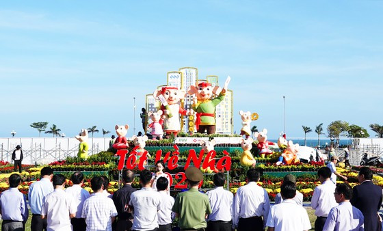 Công trình biểu tượng linh vật 12 chú chuột Canh Tý 2020 được thiết kế, đặt tại quảng trường Nguyễn Tất Thành, trung tâm TP Quy Nhơn, tỉnh Bình Định Công trình biểu tượng linh vật 12 chú chuột Canh Tý 2020 được thiết kế, đặt tại quảng trường Nguyễn Tất Thành, trung tâm TP Quy Nhơn, tỉnh Bình Định